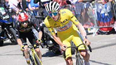 Tadej Pogacar et Jonas Vingegaard lors de la 16e étape du Tour de France, le 22 juillet 2025.