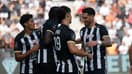 Les joueurs d'Angers fêtent leur ouverture du score à domicile, 17 août 2025