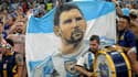 Une banderole à l'effigie de Lionel Messi, à Doha le 26 novembre 2022