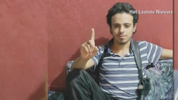 Bilal Hadfi, kamikaze des attentats à Paris, dans une photo non datée. Bilal Hadfi, kamikaze des attentats à Paris, dans une photo non datée.
