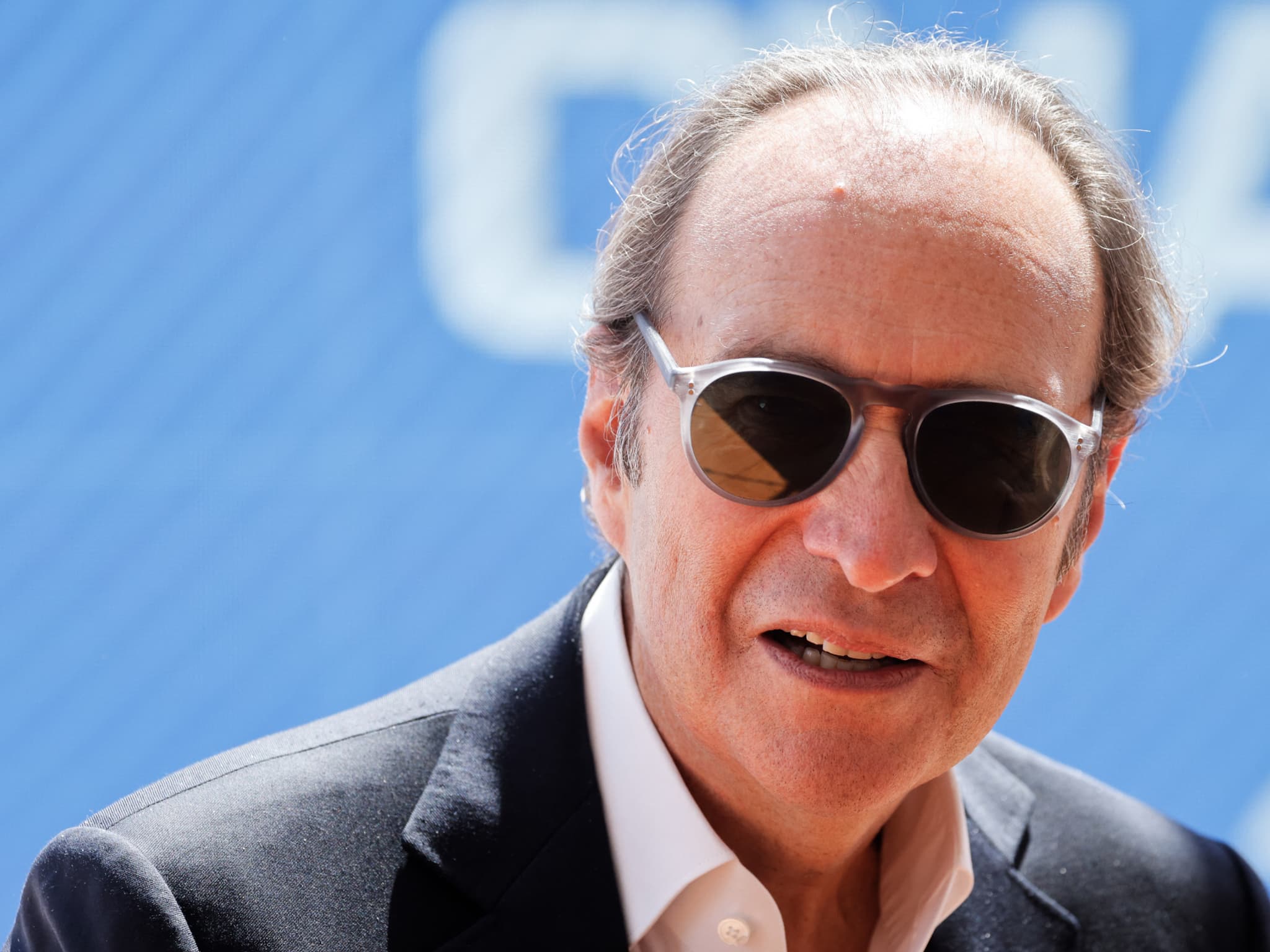 Ukraine: Xavier Niel soutenu par la Berd et la Banque mondiale pour  moderniser les télécoms