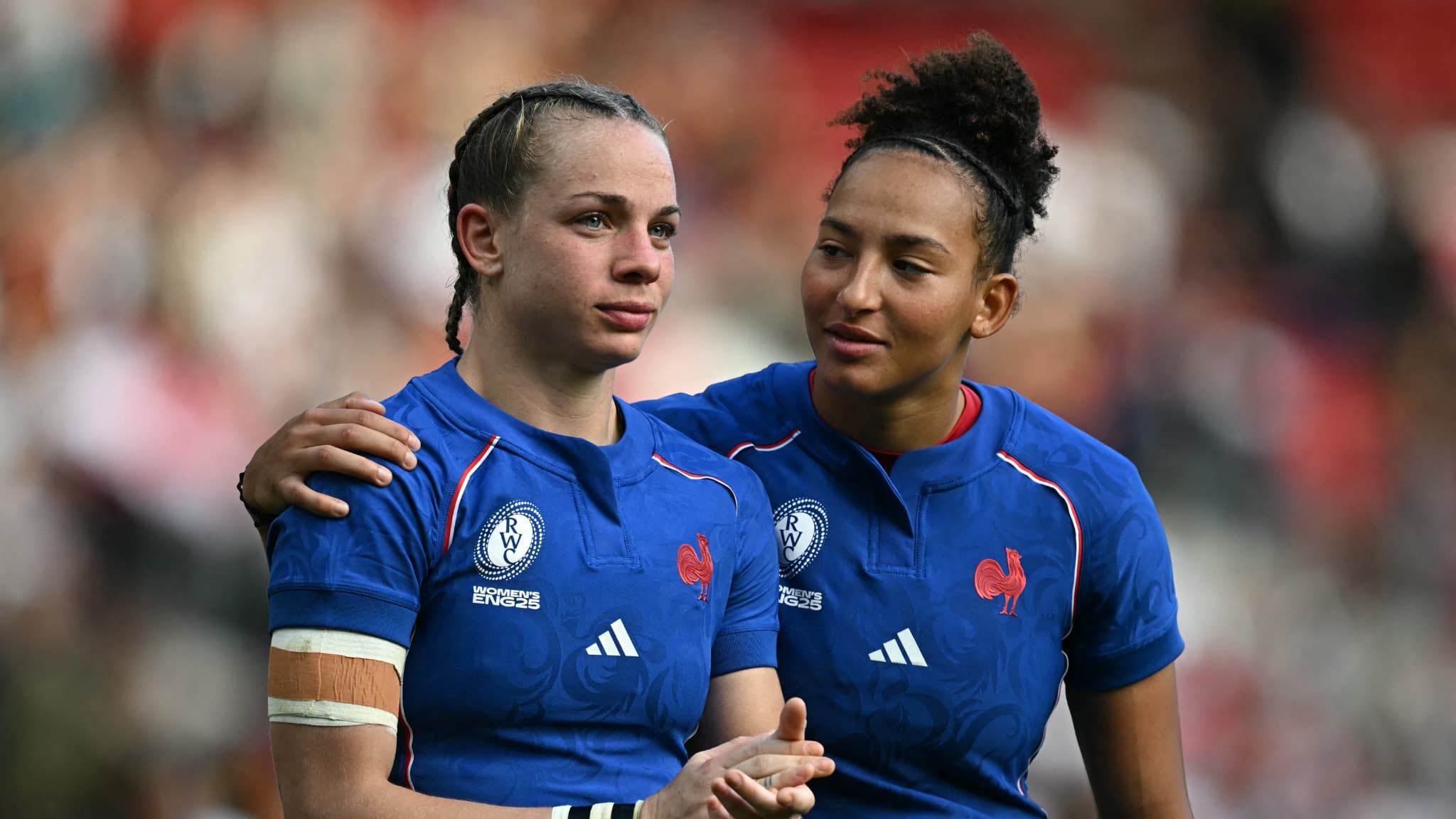 "ON ESPÈRE AVOIR FAIT RÊVER QUELQUES PERSONNES": ENTRE FIERTÉ ET REGRETS, L'ÉMOTION DES BLEUES, ÉLIMINÉES PAR L'ANGLETERRE