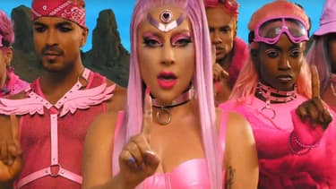 Lady Gaga dans le clip de "Stupid Love"