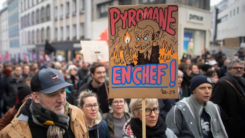 Retraites: comment Emmanuel Macron est devenu la cible principale des attaques des manifestants