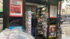 Le kiosque de Fazal Asma, situé au pied de la Poste à Aubervilliers, va devoir changer de place en raison des travaux du Grand Paris Express.