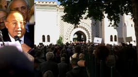 Beaucoup de monde se masse ce vendredi, devant la Grande Mosquée de Paris en hommage à Hervé Gourdel.