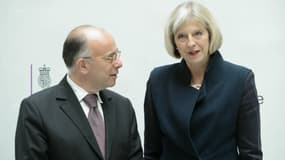 Les ministres de l'Intérieur français et britanniques Bernard Cazeneuve et Theresa May au ministère de l'Intérieur britannique, à Londres, le 29 août 2014.