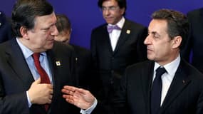 Nicolas Sarkozy avec le président de la Commission européenne Jose Manuel Barroso. Les chefs d'Etat et de gouvernement de l'UE sont parvenus à un accord lundi soir sur le nouveau pacte budgétaire qui doit contrôler plus étroitement les finances publiques