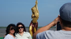 Statue de la chanteuse Shakira érigée dans sa ville natale de Barranquilla, en Colombie, le 26 décembre 2023.
