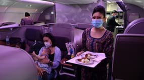 Singapore Airlines propose des repas à bord d'un A380 cloué au sol 