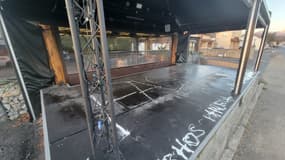 Le restaurant le Flibustier à la Freissinouse (Hautes-Alpes) visé par des tags dans la nuit de mercredi à jeudi