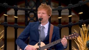 Jubilé d'Elizabeth II: Ed Sheeran interprète son tube "Perfect", au pied de Buckingham Palace