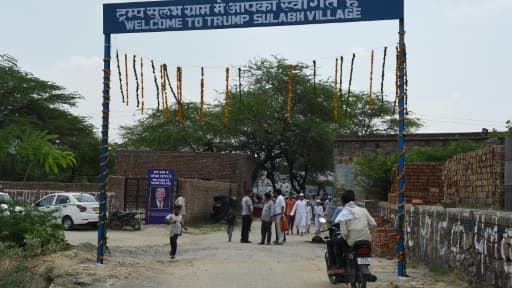Des habitants de la commune de Marora qui s'est renommée en "Village Trump", le 23 juin 2017 en Inde
