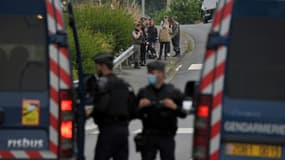 Des gendarmes postés à Redon, en Ille-et-Vilaine, où une rave party illégale a donné lieu à des affrontements avec les forces de l'ordre, le 19 juin 2021 (Illustration)