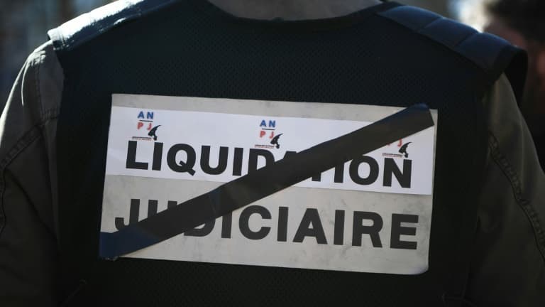 Un officier de police judiciaire manifeste contre la réforme de police judiciaire à Toulouse, le 6 février  2023. (Photo d'illustration)