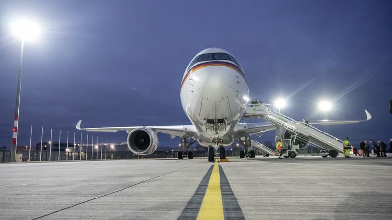 "Jusqu'à 120" appareils Airbus: en pleine visite officielle en Chine, le chancelier allemand Friedrich Merz annonce que Pékin va passer une méga commande d'avions