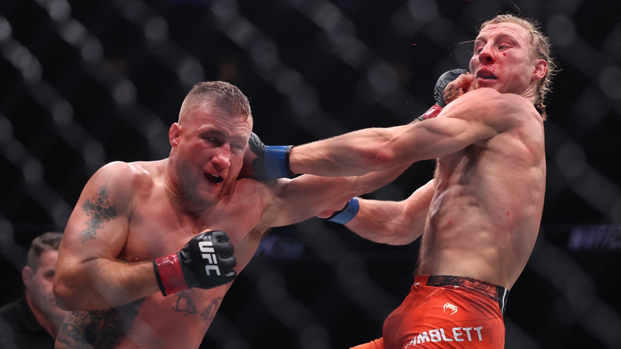 https://images.bfmtv.com/1tQG0PEreJBF5Y203uLiT0kXXBs=/0x0:2048x1152/images/Gaethje-face-Pimblett-lors-de-l-UFC-324-a-Las-Vegas-le-25-janvier-2026-2222966.jpg