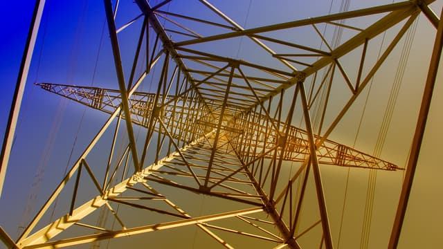Le coût alloué au développement du réseau électrique tricolore est désormais fixé à 2 milliards d'euros chaque année.