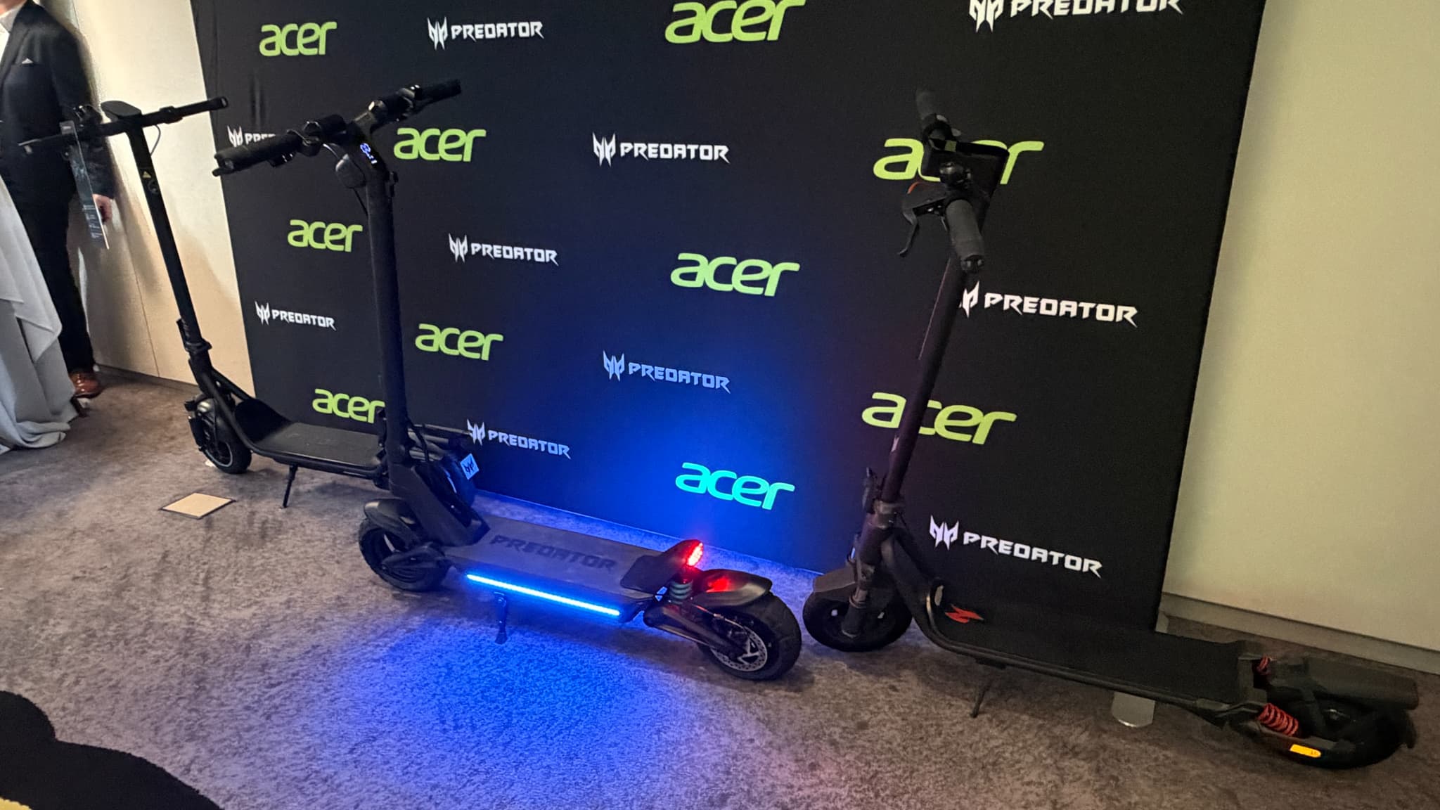 Les nouvelles trottinettes électriques d'Acer qui se pilote de la voix avec Siri