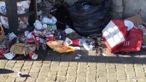 Les poubelles débordent dans les gares du nord de Paris.