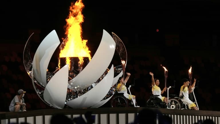 La vasque des Jeux paralympiques allumée lors de la cérémonie d'ouverture, le 24 août 2021 à Tokyo