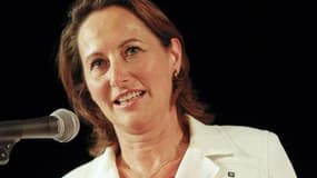 Ségolène Royal a de nouveau demandé jeudi à Toulouse l'interdiction des licenciements boursiers en France, une proposition accueillie avec scepticisme la veille par les autres candidats à la primaire du PS lors d'un débat télévisé. /Photo prise le 12 sept