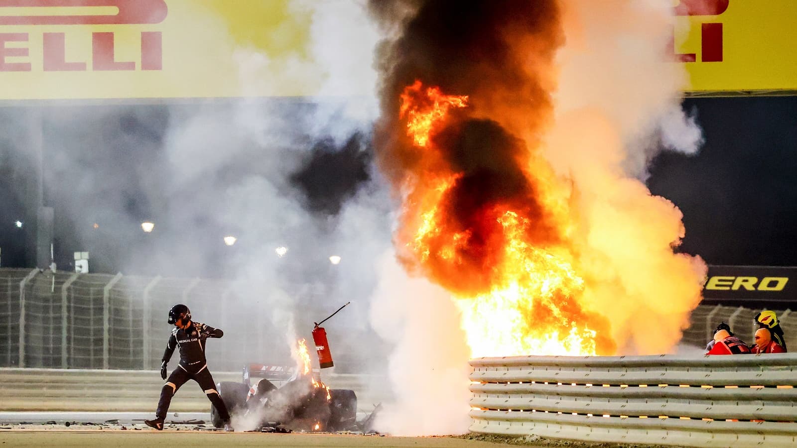 Héroïsme de Grosjean mais aussi des services médicaux et de sécurité pour tenter d'éteindre l'incendie