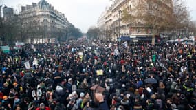 Des manifestants à Paris ce mardi