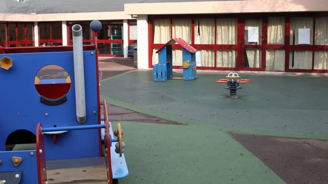 Le directeur d'école avait un casier judiciaire pour pédophilie depuis 2008.
