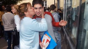 Un bachelier et sa mère... heureux !