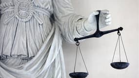 La cour d'assises d'Aix-en-Provence (Bouches-du-Rhône) a condamné vendredi à treize années de réclusion un homme de 38 ans qui avait coupé le sexe de l'amant de sa femme d'un coup de cutter après l'avoir assommé. /Photo prise le 2 avril 2009/REUTERS/Stéph