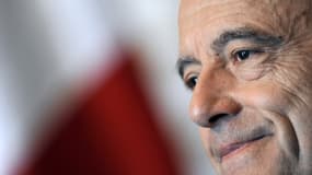 L'ancien Premier ministre UMP Alain Juppé a invité dimanche Henri Guaino à quitter son parti.