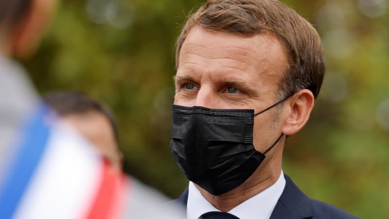 Emmanuel Macron en déplacement aux Mureaux, le 2 octobre 2020