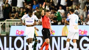 Geoffrey Kondogbia expulsé lors du 3e tour de qualification aller de la Ligue des champions entre le Panathinaïkos et l'OM (1-0), le 9 août 2023