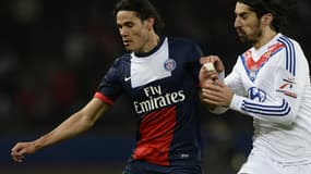 Duel Cavani - Bisevac lors du match aller