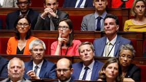 Amélie de Montchalin, au centre de la photo, parmi ses collègues LaREM à l'Assemblée nationale.