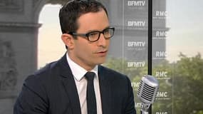 Benoît Hamon, le ministre de l'Economie sociale et solidaire et de la consommation, réfléchit à la "portabilité bancaire", comme pour le téléphone.
