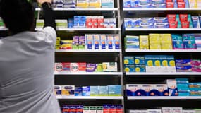 Un étal de pharmacie le 23 octobre 2023 à Riedisheim (Haut-Rhin)