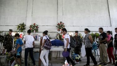 Les funérailles du militant écologiste philippin Ruben Arzaga, le 28 septembre 2017 à El Nido, membre du Palawan NGO Network Inc, abattu d'une balle dans la tête en s'approchant d'un site illégal d'abattage d'arbres dans la jungle.