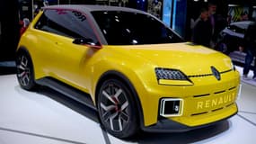 La Renault 5 électrique au Salon de l'automobile de Paris, le 17 octobre 2022
