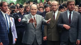 François Mitterrand arrive place de la Bastille pour une manifestation contre le racisme et l'antisémitisme,  le 14 mai 1990, à la suite de la profanation du cimetière juif de Carpentras.