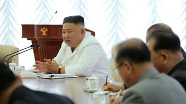 Le leader nord-coréen Kim Jong Un le 7 juin 2020 pendant une réunion se tenant à un lieu non spécifié
