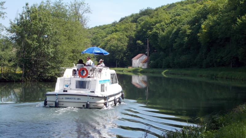 Croisière sur le canal du Nivernais, en Bourgogne