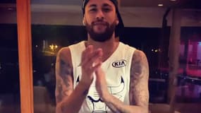Neymar applaudit
