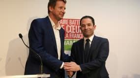 Yannick Jadot et Benoît Hamon à Paris, le 26 février 2017, quelques jours après la ralliement du candidat EELV à celui du PS