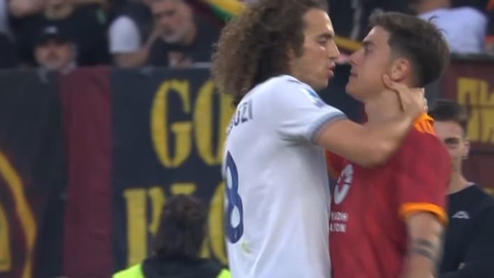 Grosse tension entre Matteo Guendouzi et Paulo Dybala dans le derby de Rome, 6 avril 2024 Grosse tension entre Matteo Guendouzi et Paulo Dybala dans le derby de Rome, 6 avril 2024