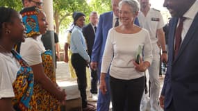 La ministre de l'Éducation nationale, Élisabeth Borne, à Mayotte le 30 janvier 2025 