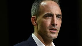 Raphaël Glucksmann, tête de liste PS-Place Publique, aux élections européennes, le 13 avril 2024 à Saint-Herblain, près de Nantes 