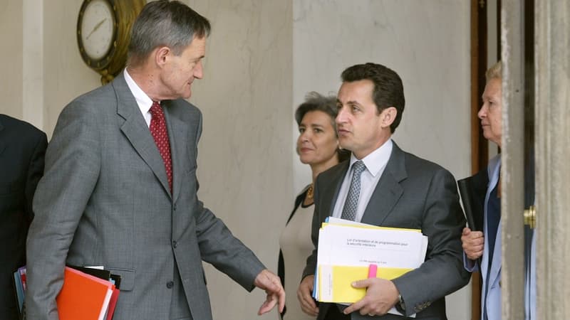 Francis Mer et Nicolas Sarkozy à la sortie du conseil des ministres en 2002 