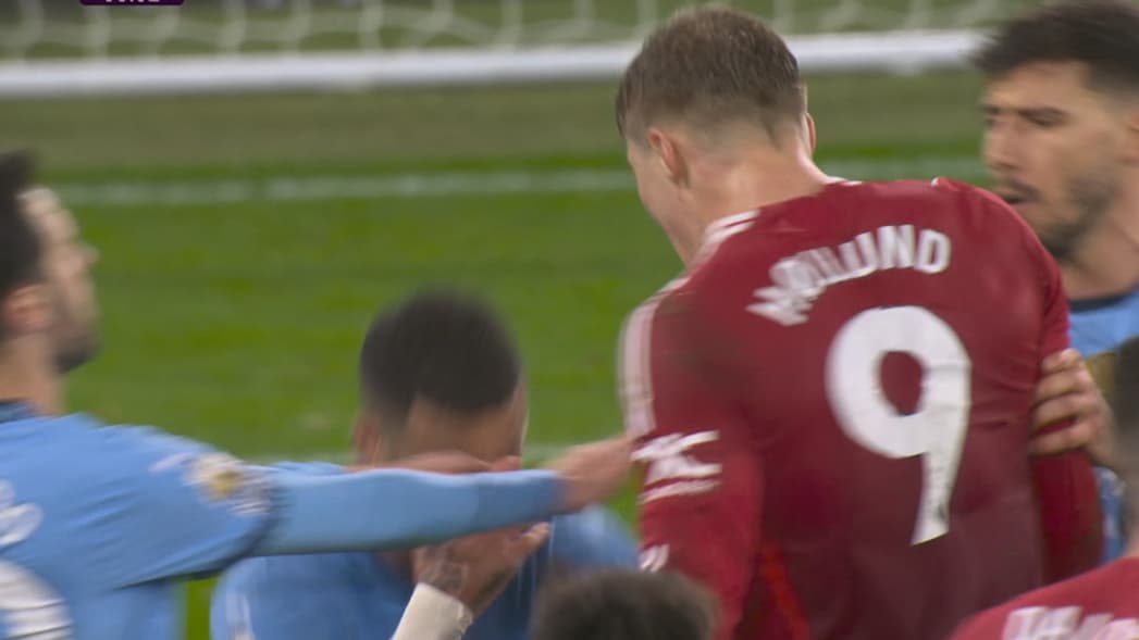 Kyle Walker et Rasmus Hojlund lors de Manchester City-Manchester United, le 15 décembre 2024 en Premier League Kyle Walker et Rasmus Hojlund lors de Manchester City-Manchester United, le 15 décembre 2024 en Premier League